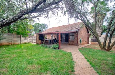 Walnut Park Apartment